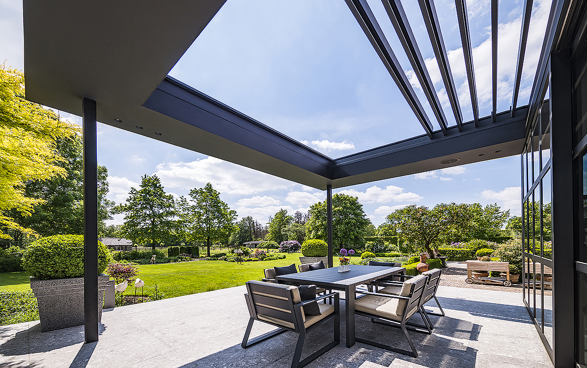 Pergolas à lames sur mesure à Milly-la-Forêt (91) - La Fermeture Parisienne project-slider-image