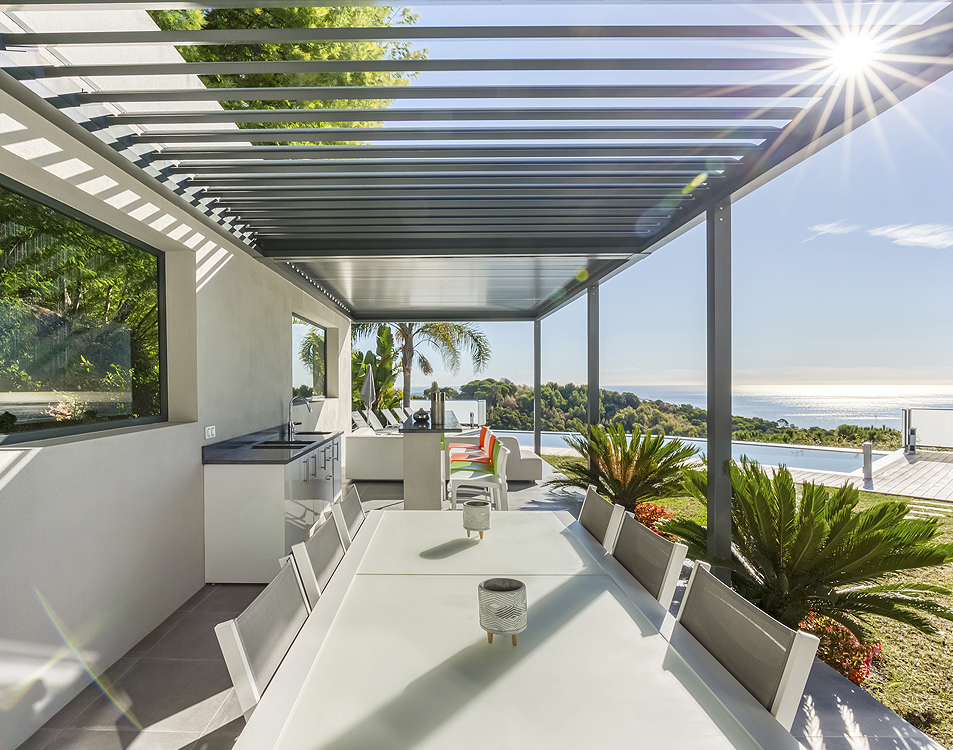 Pergolas bioclimatiques Algarve Le Coudray-Montceaux (91) - La Fermeture Parisienne project-slider-image