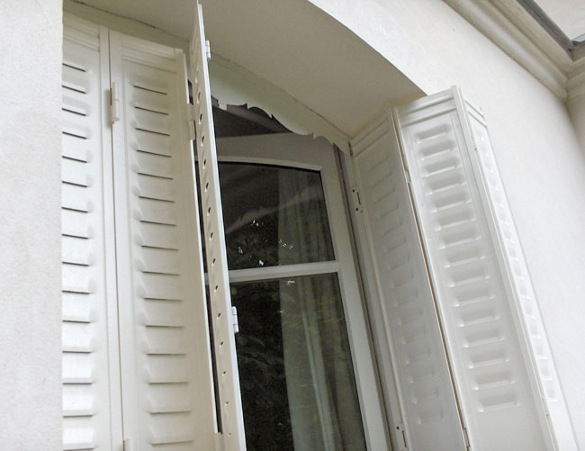 Persiennes métalliques à Guibeville (91) - La Fermeture Parisienne project-slider-image