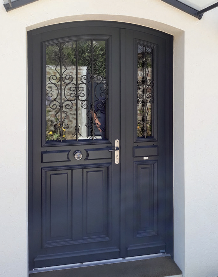 PORTE d'entrée bois ATULAM à Limours (91470) - La Fermeture Parisienne project-slider-image