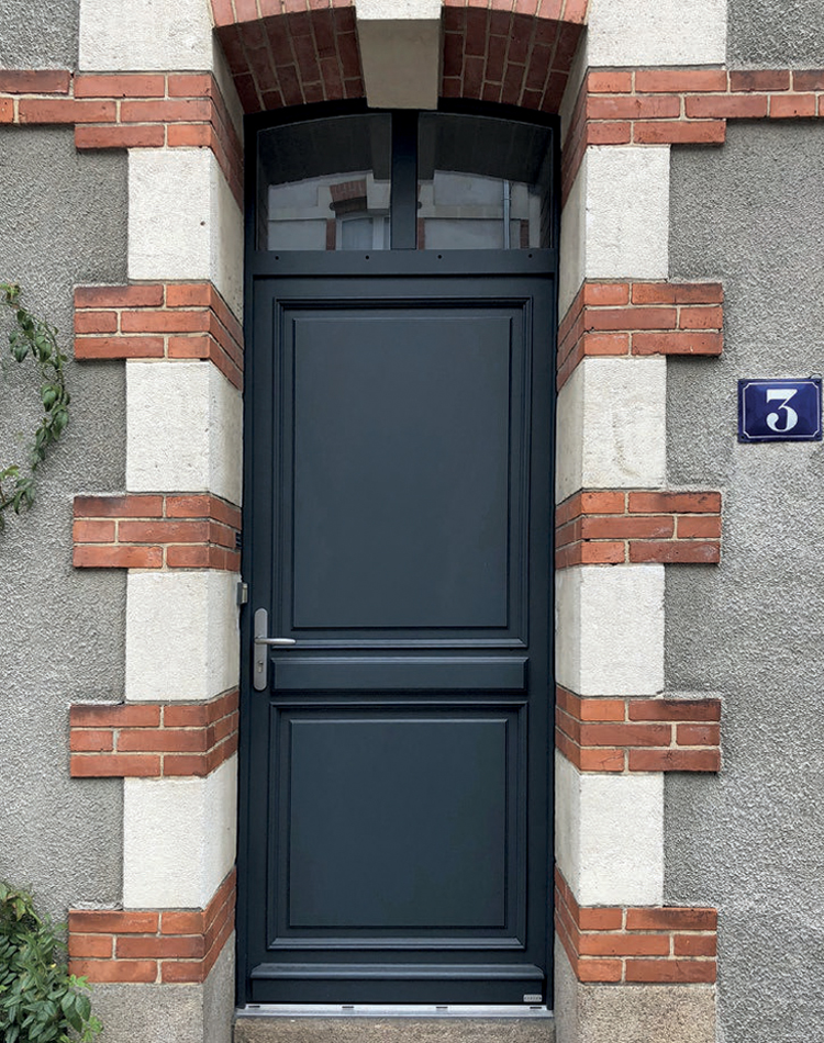 PORTE d'entrée bois ATULAM à Wissous (91320) - La Fermeture Parisienne project-slider-image