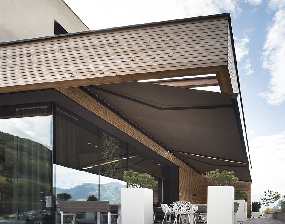 Stores banne grande longueur à Ballainvilliers (91) - La Fermeture Parisienne project-slider-image